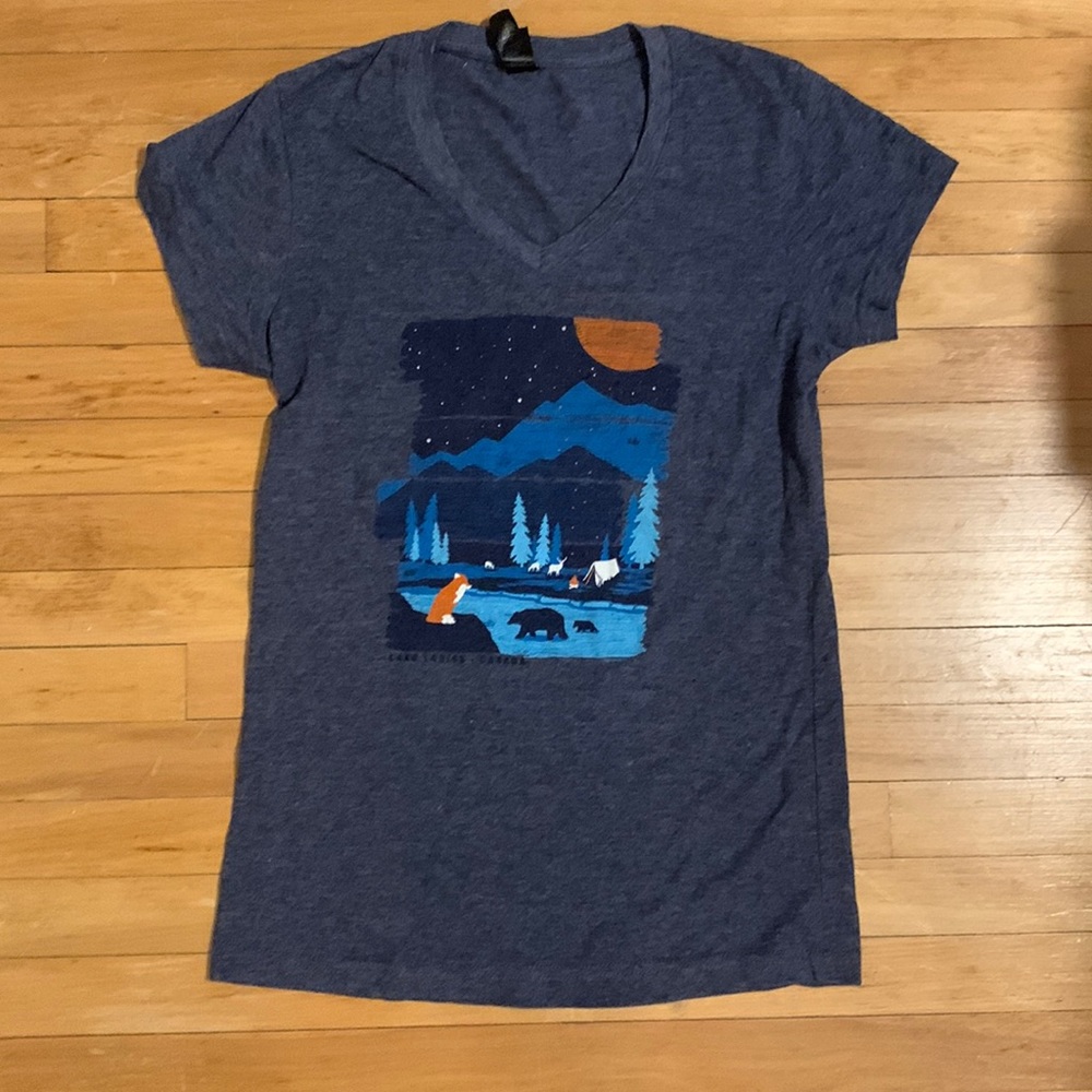 Size S (listed as M fits like women’s small) Lake Louise, Canada fitted t-shirt